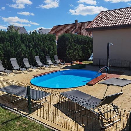 Ferienhaeuser Mit Pool Реваль Екстер'єр фото